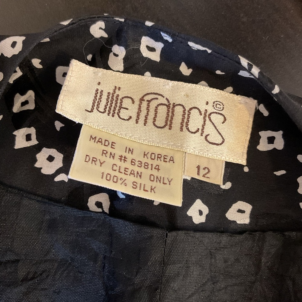 Vintage Julie Francis 100% Silk Blouse 12 Black White Dot Red Embroidered Leaf - Picture 8 of 8